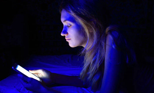 Mavi Işığın Vücudumuza Verdiği 7 Büyük Zarar!